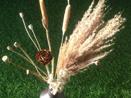 brown-golden-dried-flower-bouquet