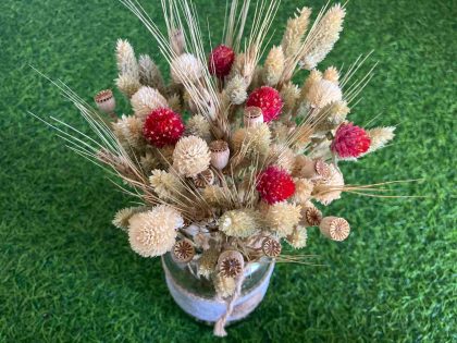 red-white-lourel-dried-flowers-bouquet