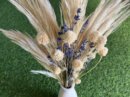 creamy-blossom-dried-flowers-arrangement